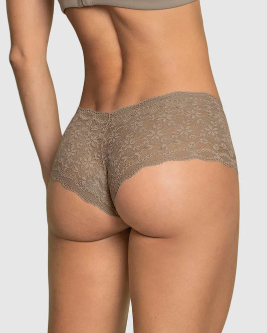 Panty estilo hipster en encaje sexy con refuerzo en algodón